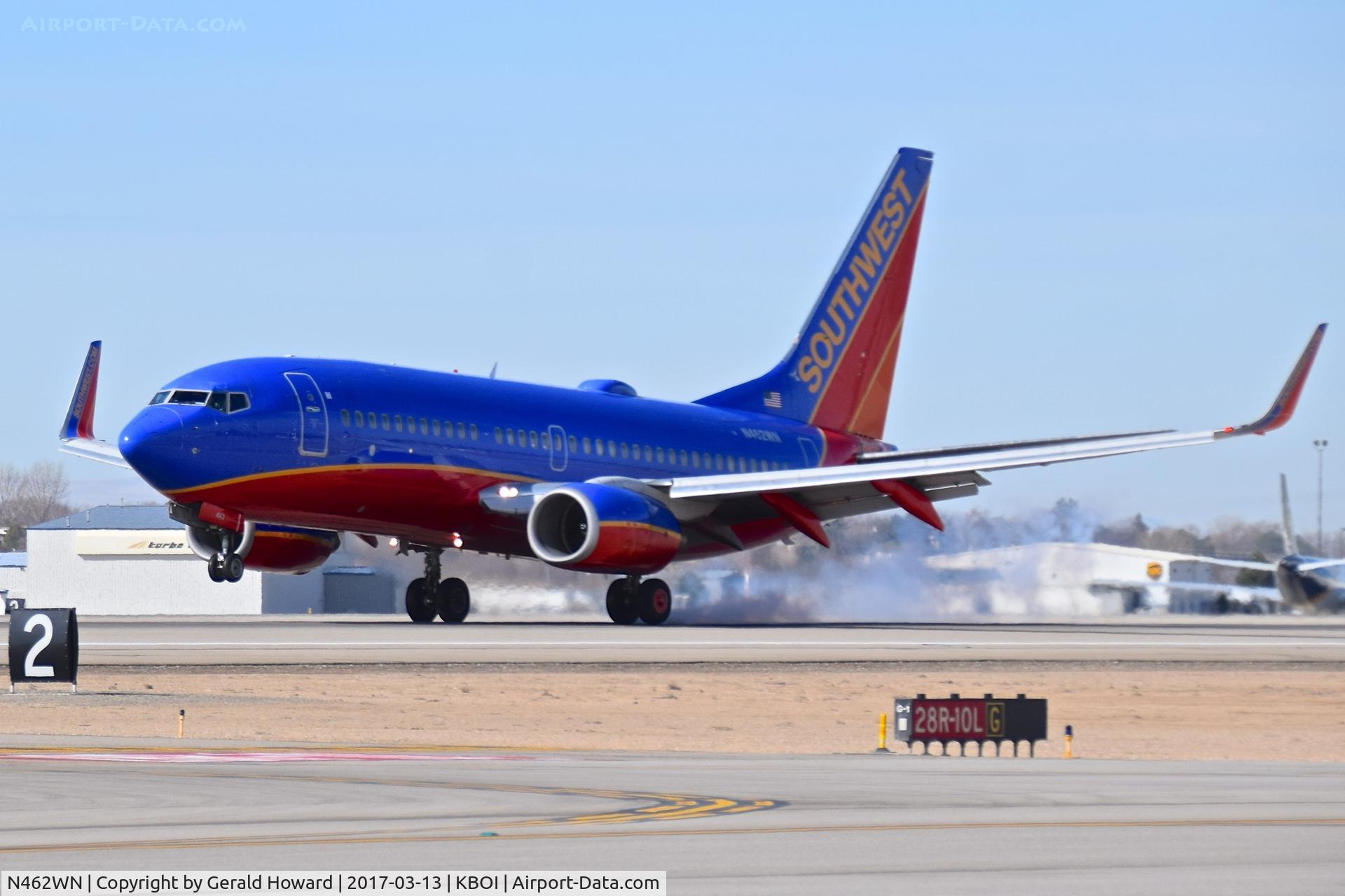 N462WN, 2004 Boeing 737-7H4 C/N 32466, Arrival on RWY 10L.