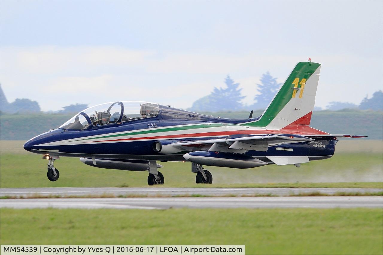 MM54539, Aermacchi MB-339PAN C/N 6760/155/AA071, Italian Air Force Aermacchi MB-339PAN, N°11 of Frecce Tricolori Aerobatic Team 2016, Landing rwy 24, Avord Air Base 702 (LFOA) Open day 2016