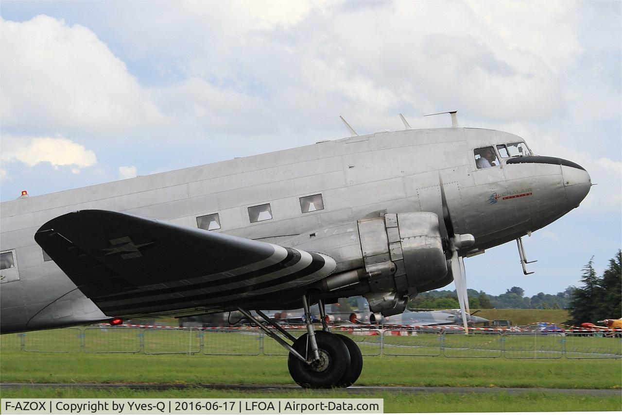 F-AZOX, 1945 Douglas DC-3C-S1C3G (C-47B-35-DK) C/N 16604, Douglas DC-3C-S1C3G, Taxiing to parking area, Avord Air Base 702 (LFOA) Open day 2016