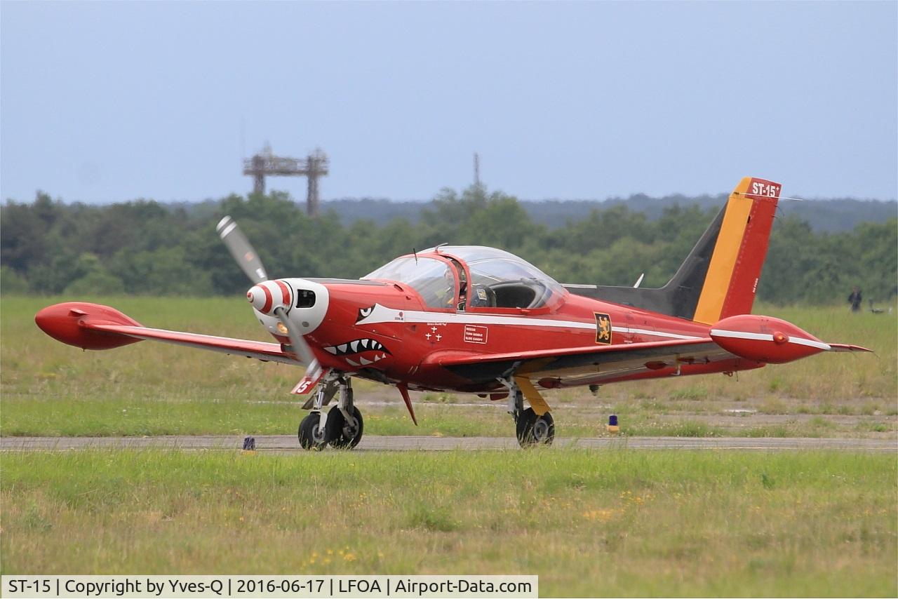 ST-15, SIAI-Marchetti SF-260M+ C/N 10-15, Belgian Red Devil Team SIAI-Marchetti SF-260M, Taxiing to parking area, Avord Air Base 702 (LFOA) Open day 2016