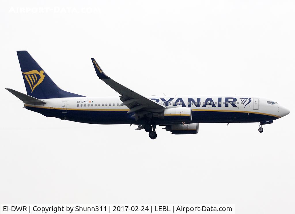 EI-DWR, 2007 Boeing 737-8AS C/N 36081, Landing rwy 25R