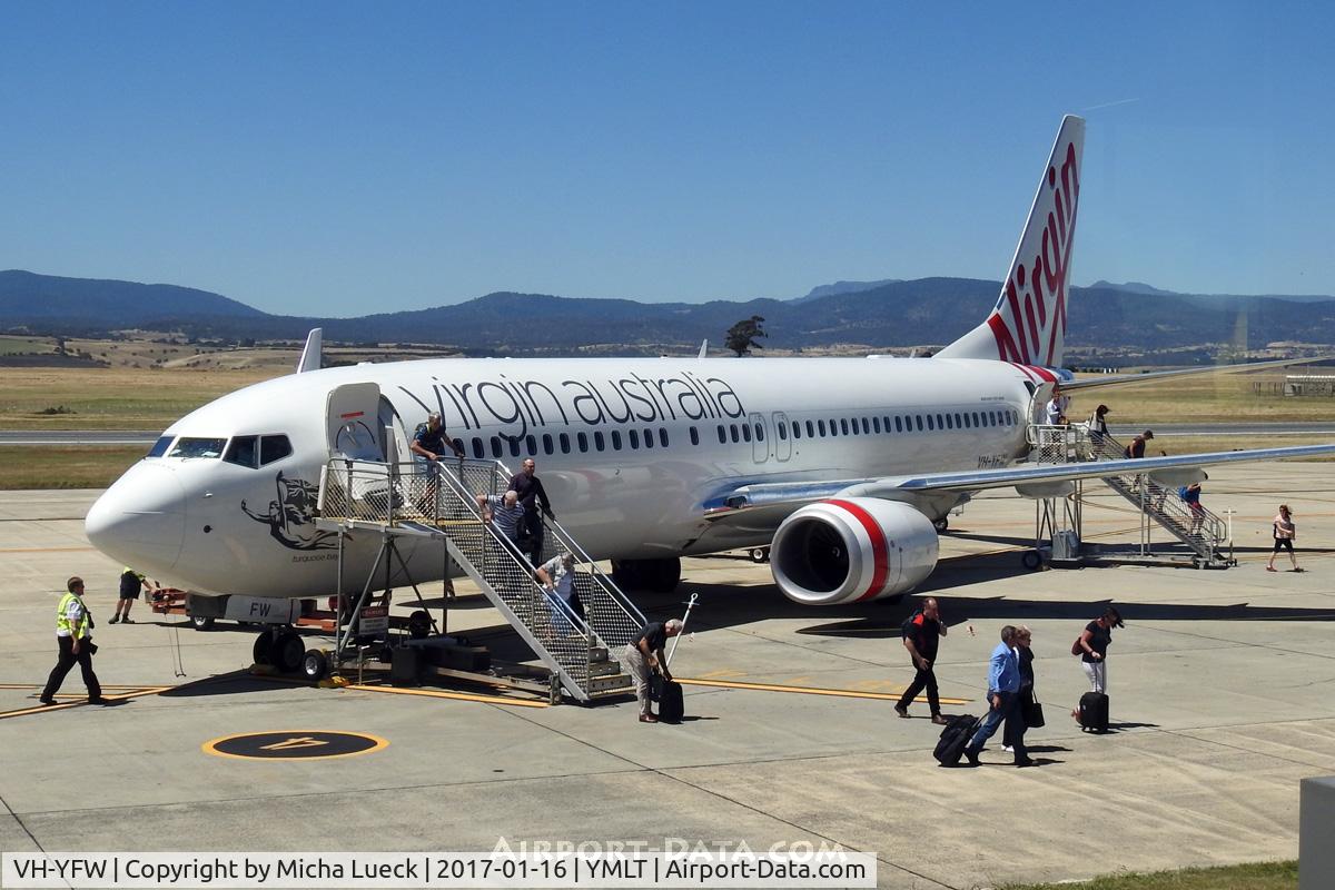 VH-YFW, 2016 Boeing 737-8FE C/N 41037, At Launceston
