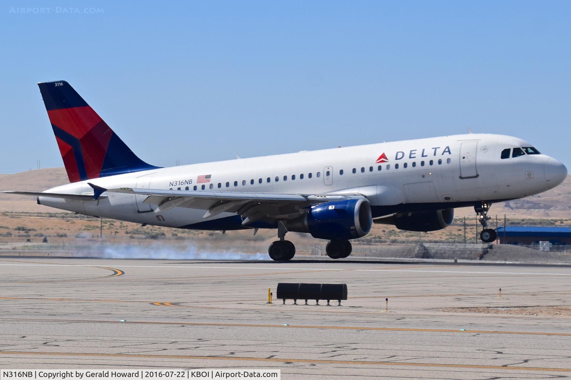 N316NB, 2000 Airbus A319-114 C/N 1249, Landing RWY 28R.