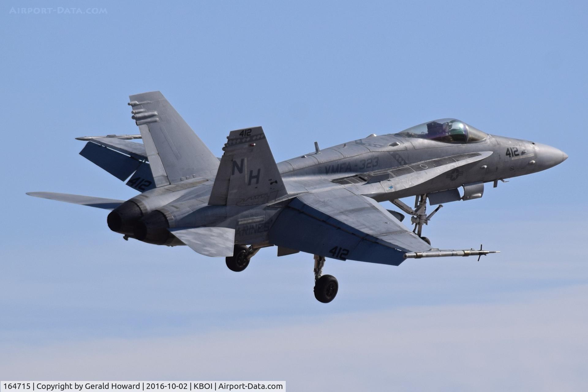 164715, McDonnell Douglas F/A-18C Hornet C/N 1160/C318, Go around on RWY 10R.   VMFA-323 “Death Rattlers”, 3rd MAW, MAG-11, MCAS Miramar, CA.