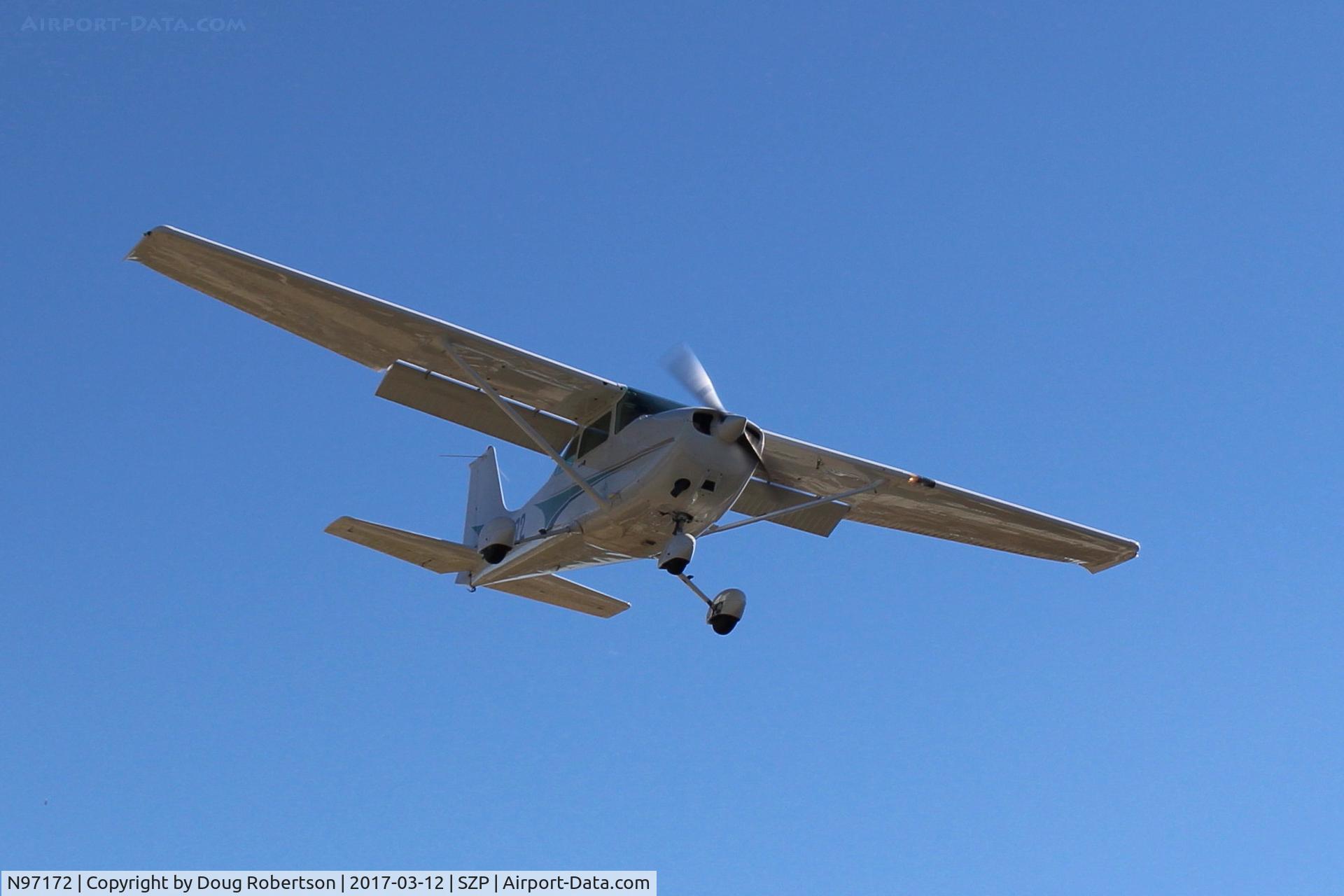 N97172, 1984 Cessna 172P C/N 17276162, 1984 Cessna 172P SKYHAWK, Lycoming O-320-D2J 160 Hp, on short final Rwy 22