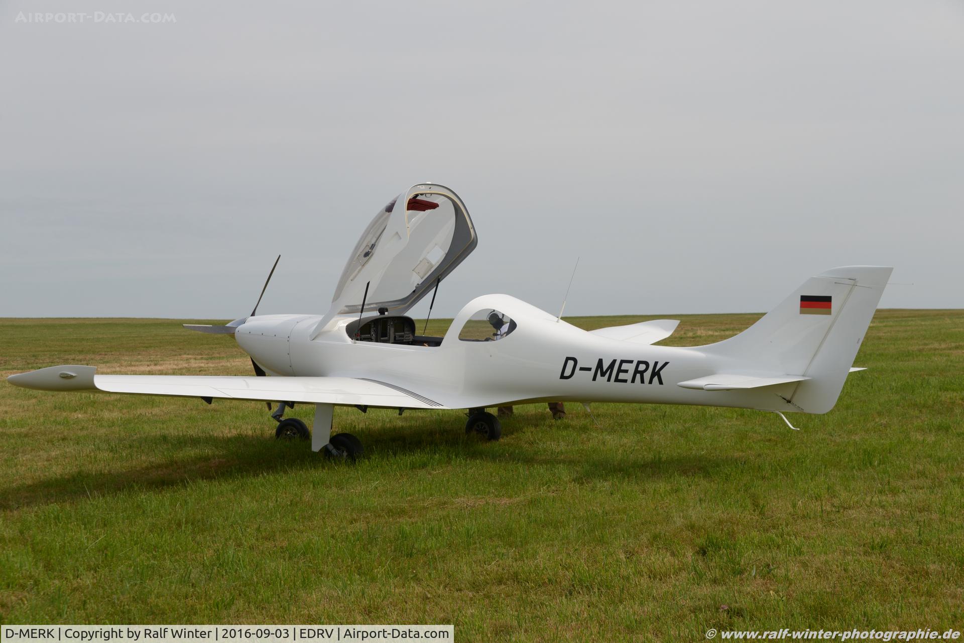 D-MERK, 2011 Aerospool WT-9 Dynamic C/N DY426/2011, Aerospool WT-9 Dynamic - Private - DY4262011 - D-MERK - 03.09.2016 - EDRV