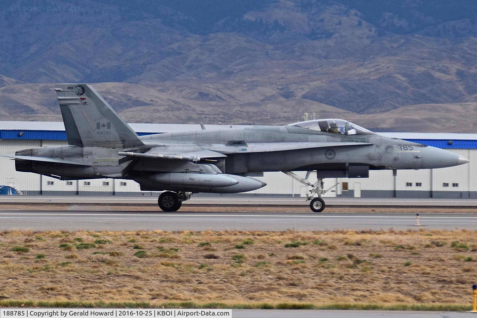 188785, 1987 McDonnell Douglas CF-188A Hornet C/N 581/A488, Landing roll out on RWY 10R.  410 SQ., Cold lake, Alberta, Canada.