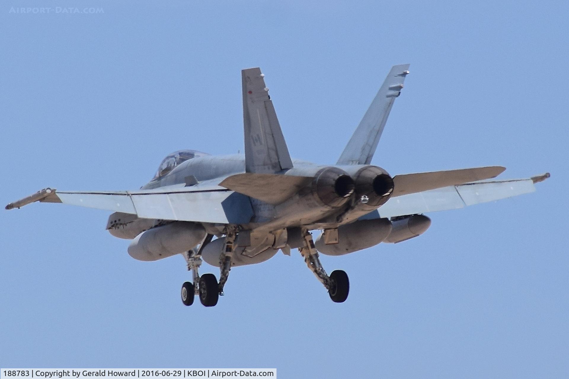 188783, 1987 McDonnell Douglas CF-188A Hornet C/N 0567/A474, On final for RWY 28L.  No. 433 Tactical Fighter Sq., “Porcupine”, 3 Wing, CFB Bagotville, Quebec, Canada.