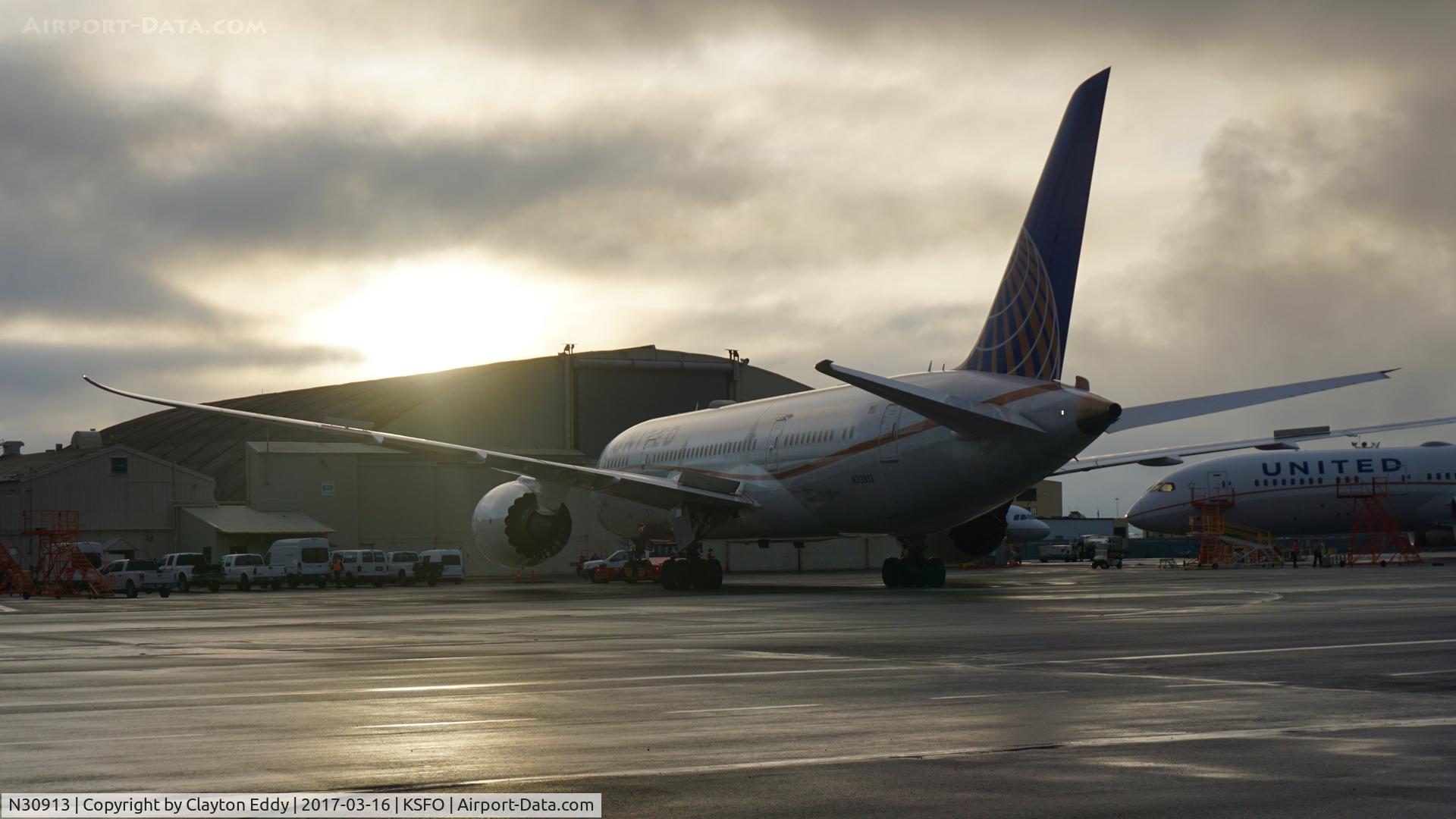 N30913, 2014 Boeing 787-8 Dreamliner C/N 35879, SFO 2017