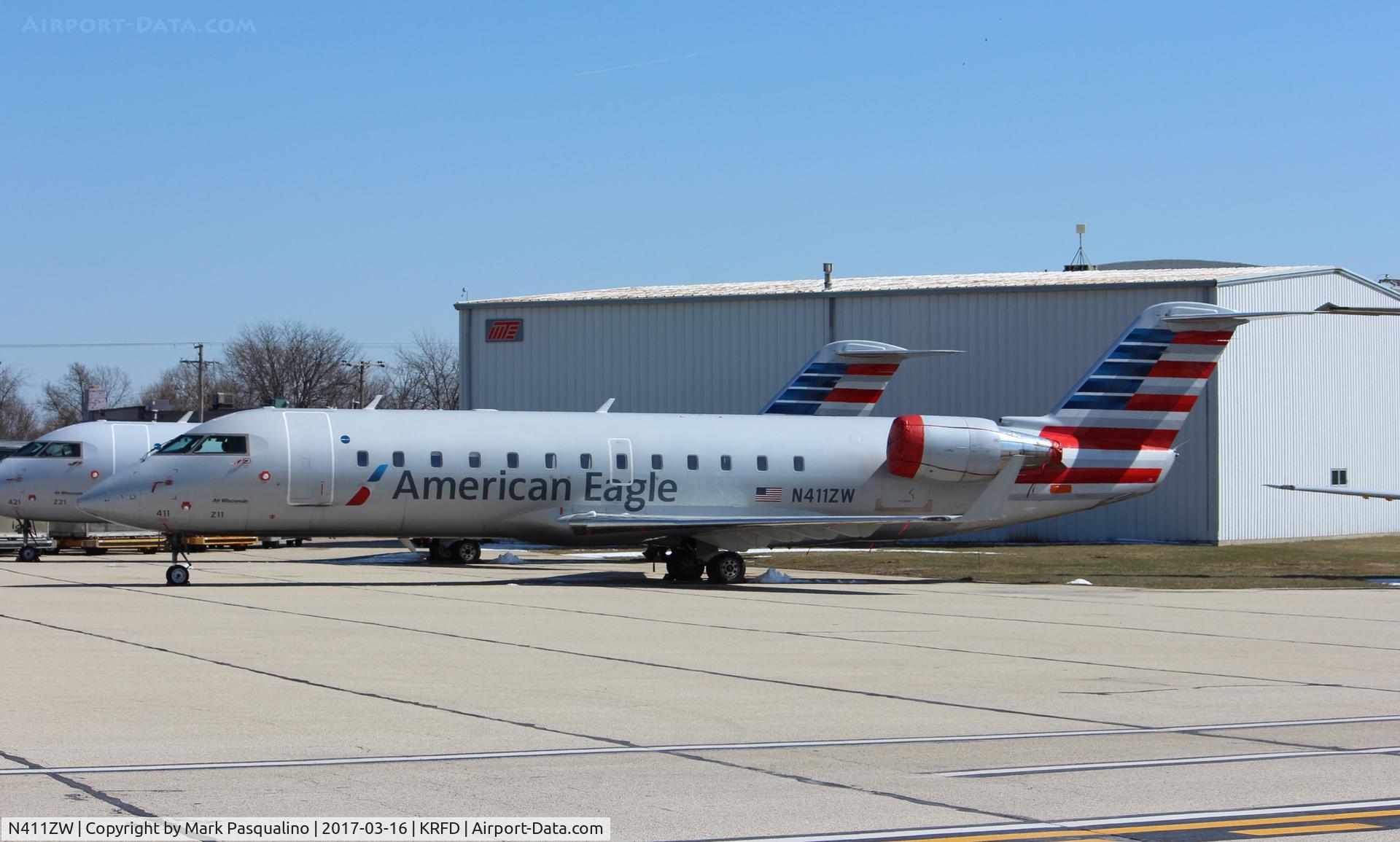 N411ZW, 2001 Bombardier CRJ-200LR (CL-600-2B19) C/N 7569, CL-600-2B19