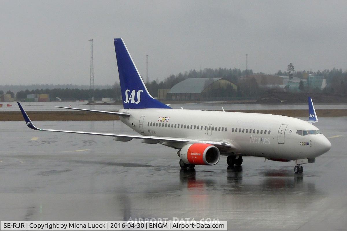 SE-RJR, 2004 Boeing 737-76N C/N 33420, Rainy Oslo