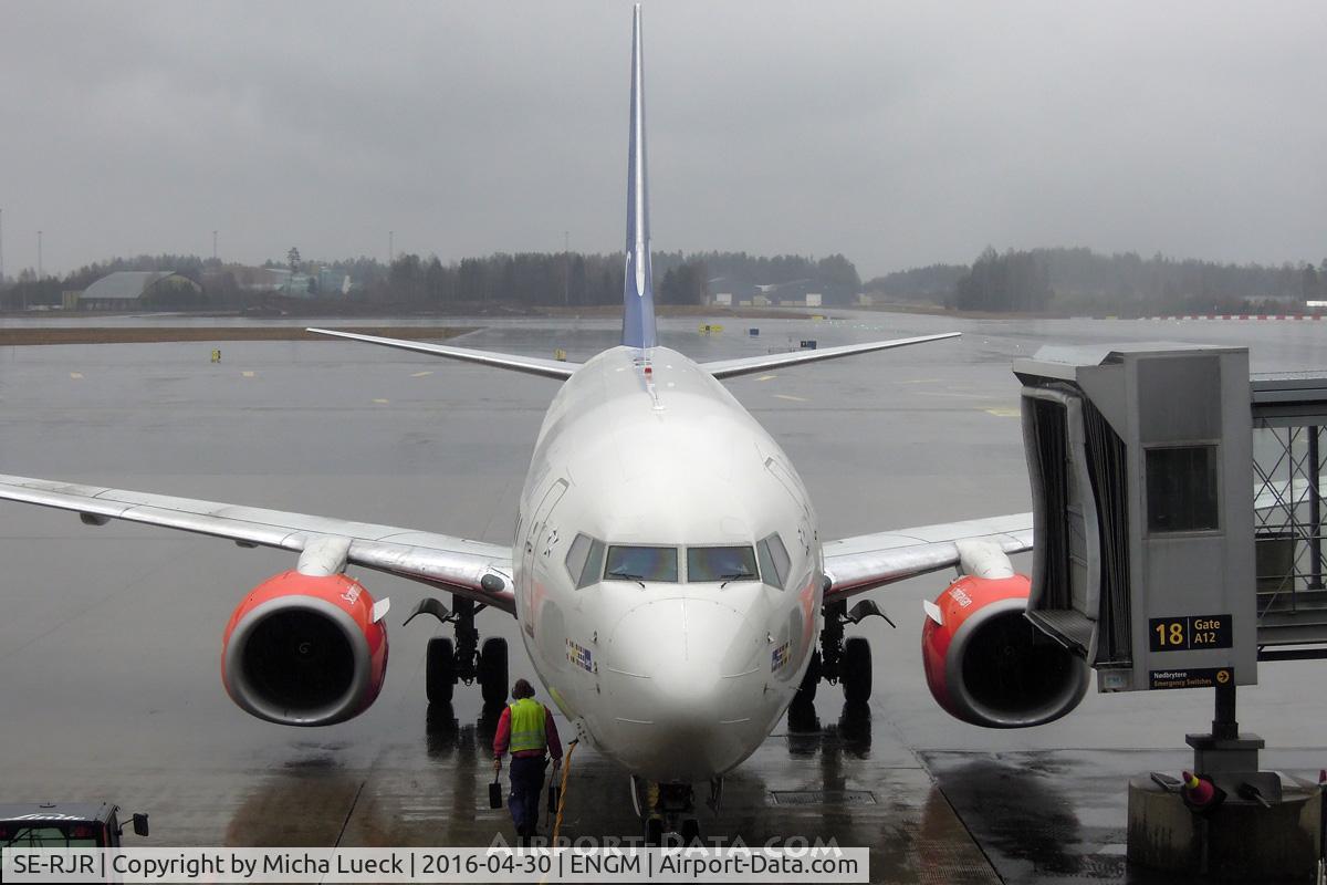 SE-RJR, 2004 Boeing 737-76N C/N 33420, At Oslo