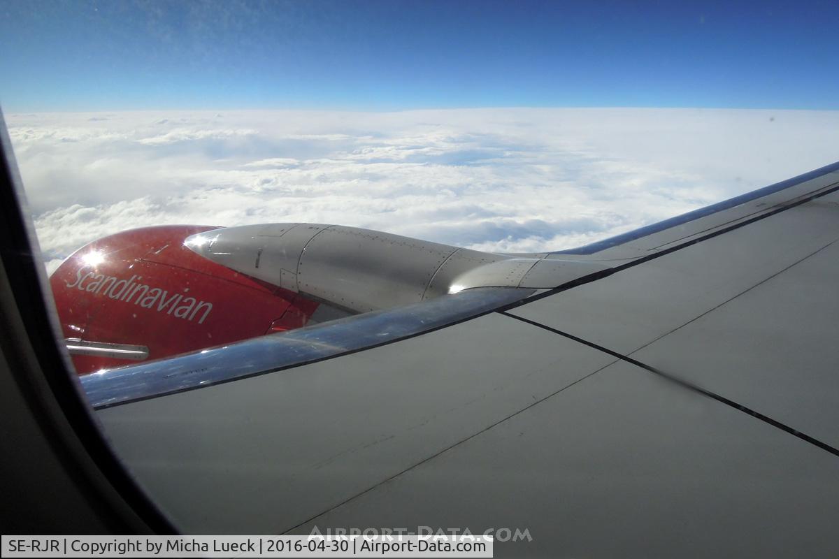 SE-RJR, 2004 Boeing 737-76N C/N 33420, Climbing out of rainy  Oslo, and into the sun above the clouds (OSL-SVG)