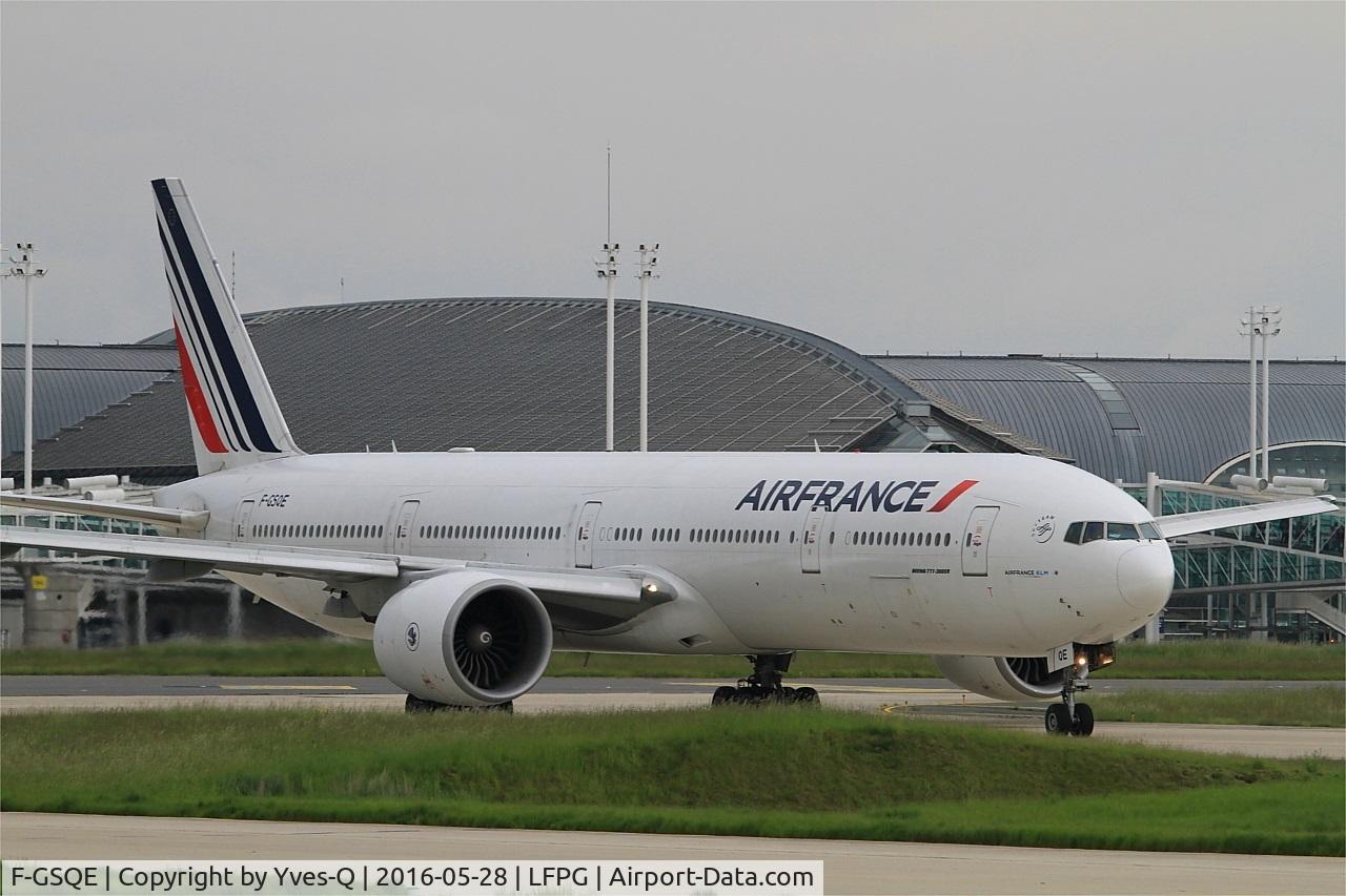 F-GSQE, 2004 Boeing 777-328/ER C/N 32851, Boeing 777-328E, Taxiing to holding point rwy 08L, Roissy Charles De Gaulle airport (LFPG-CDG)