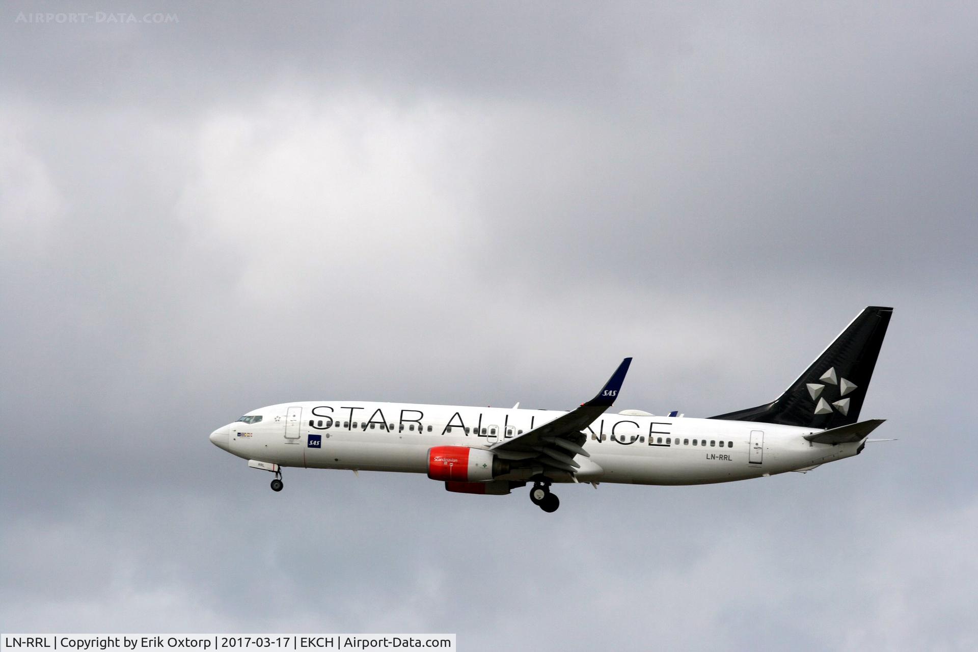 LN-RRL, 2003 Boeing 737-883 C/N 28328, LN-RRL landing w 22L