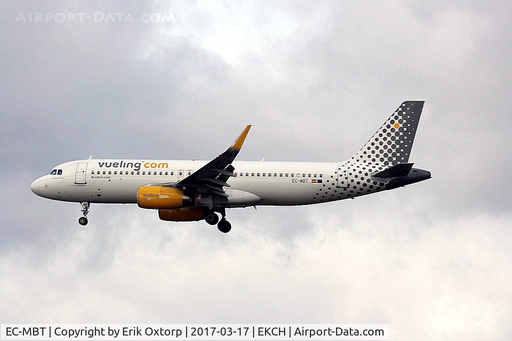 EC-MBT, 2014 Airbus A320-232 C/N 6128, EC-MBT landing rw 22L