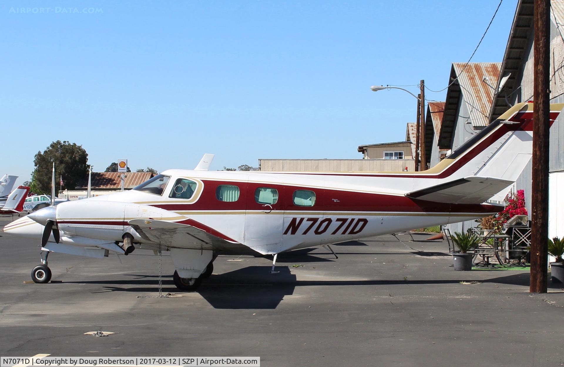 N7071D, 1969 Beech 60 Duke C/N P-115, 1969 Beech 60 DUKE, two turbosupercharged Lycoming TIO-540-1A4 380 Hp each, in for right engine maintenance