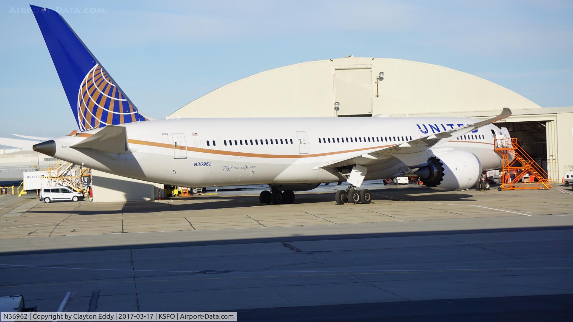 N36962, 2015 Boeing 787-9 Dreamliner C/N 35880, SFO 2017