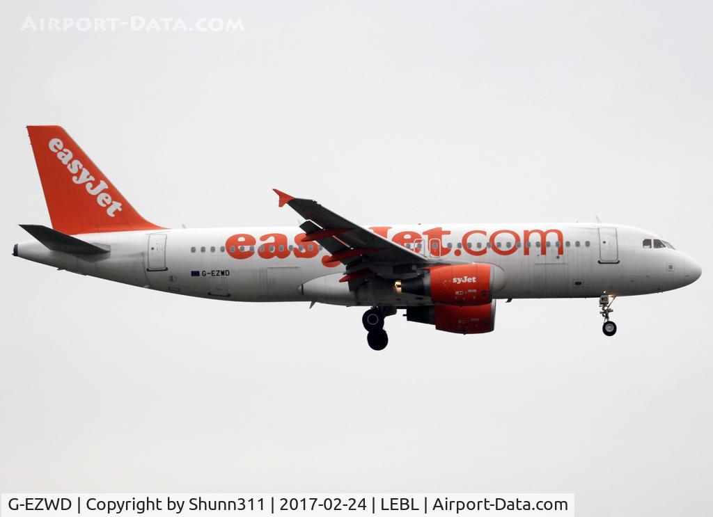 G-EZWD, 2012 Airbus A320-214 C/N 5249, Landing rwy 25R