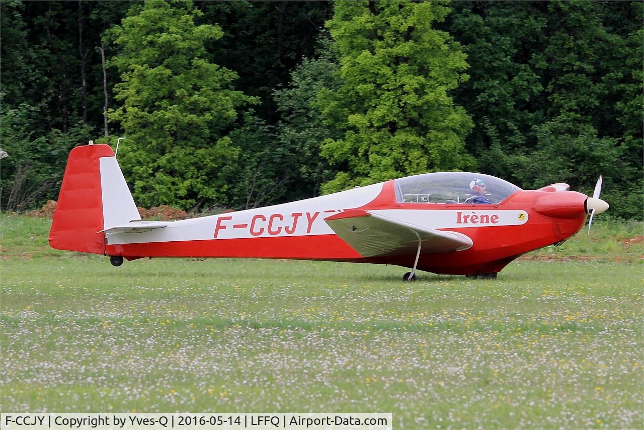 F-CCJY, 1974 Scheibe SF-28A Tandem-Falke Tandem Falke C/N 5763, Scheibe SF-28A Tandem Falke, Landing, La Ferté-Alais airfield (LFFQ) Airshow 2016