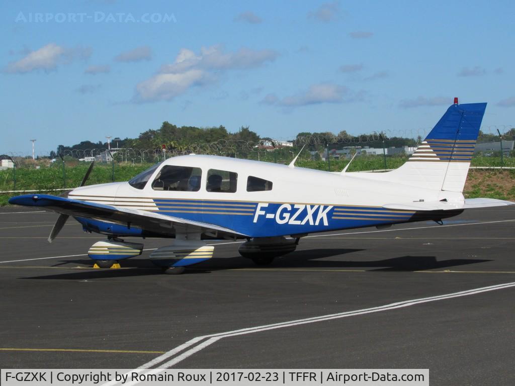 F-GZXK, Piper PA-28-181 ARCHER C/N 28-90094, Parked