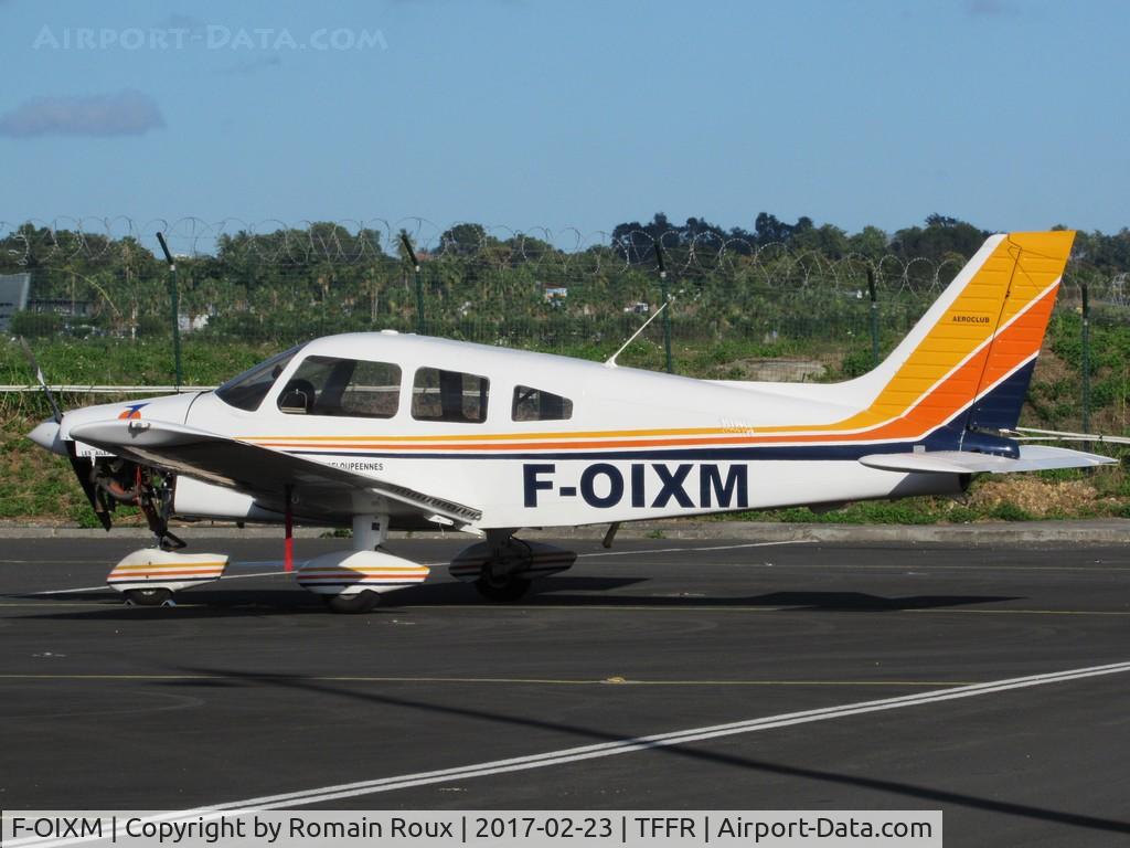 F-OIXM, 2001 Piper PA-28-161 C/N 2842141, Parked