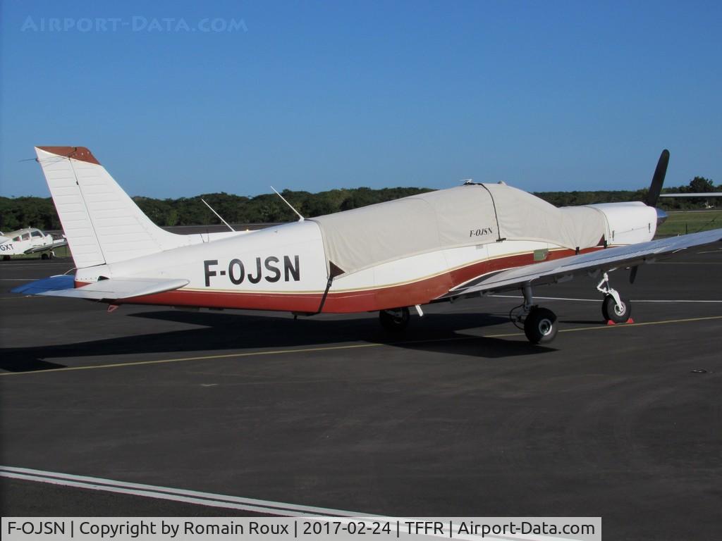 F-OJSN, Piper PA-32-301 Saratoga C/N 32-8006042, Parked