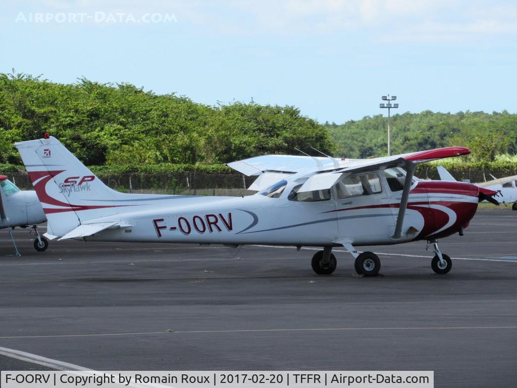 F-OORV, 2003 Cessna 172S Skyhawk SP C/N 172S9387, Parked