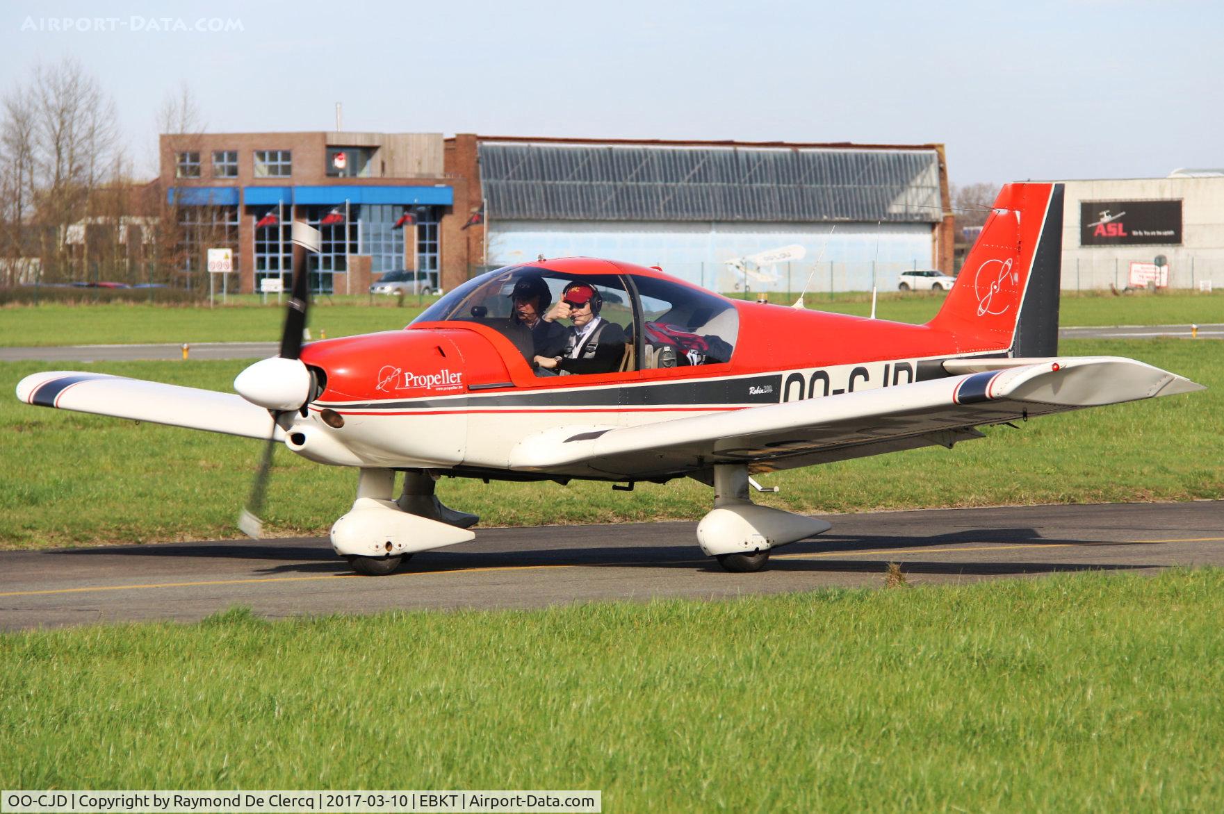 OO-CJD, 1993 Robin HR-200-120B C/N 255, Taxiing to rwy 06.