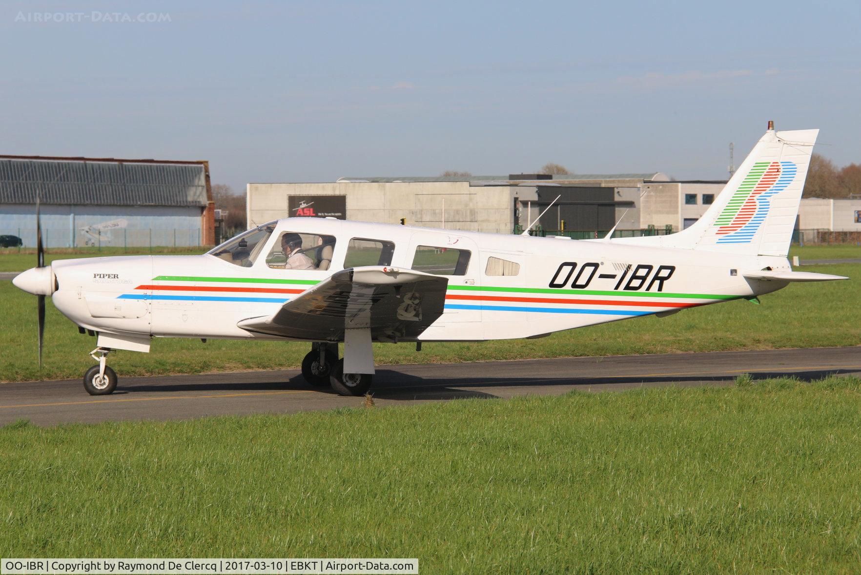OO-IBR, Piper PA-32R-301R Saratoga SP C/N 32R-8213002, Engine check before take off.