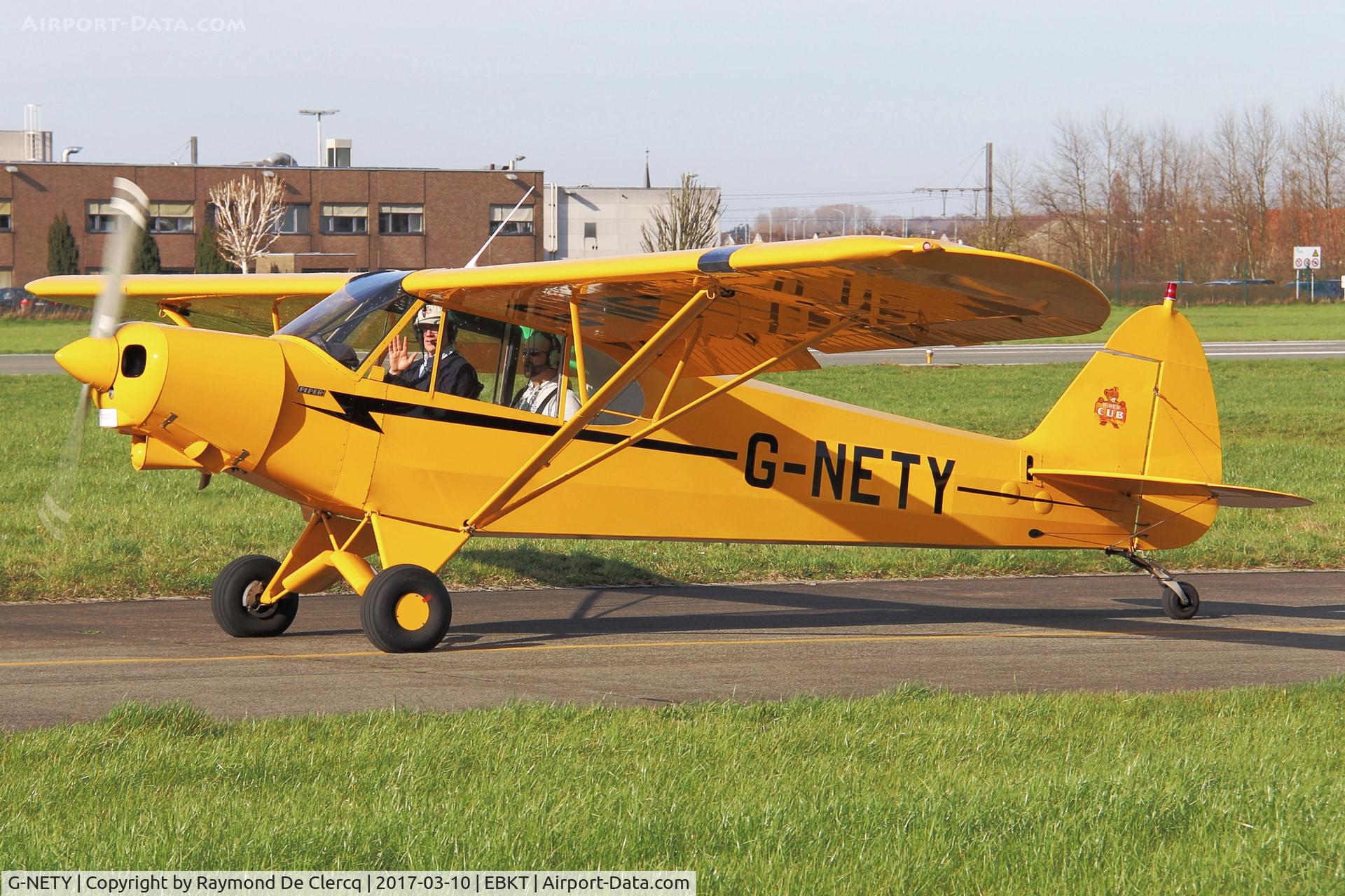 G-NETY, 1994 Piper PA-18-150 Super Cub C/N 1809108, Taxiing to rwy 06.