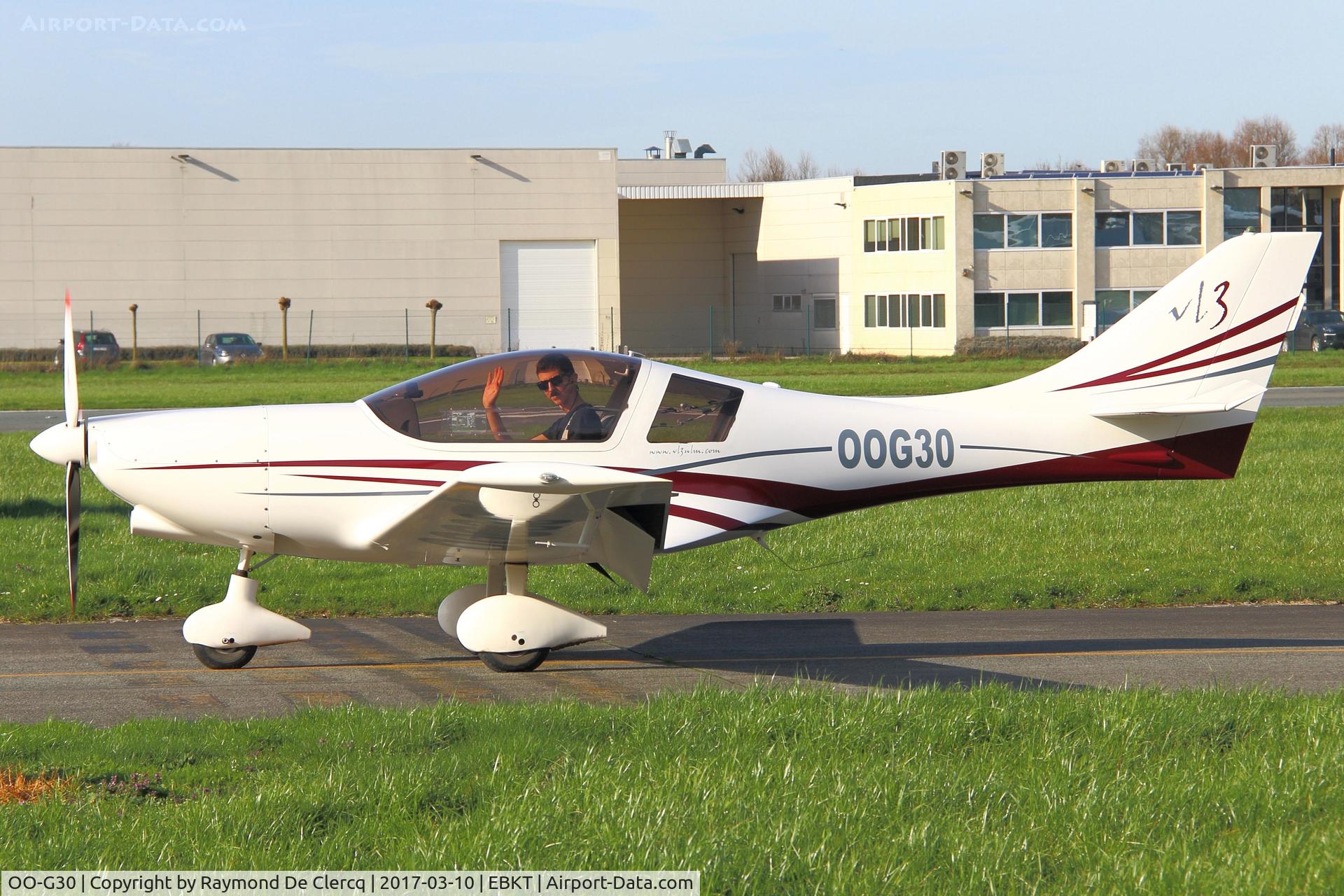 OO-G30, 2009 Aveko VL-3-B Sprint C/N 36, Taxiing to rwy 06.