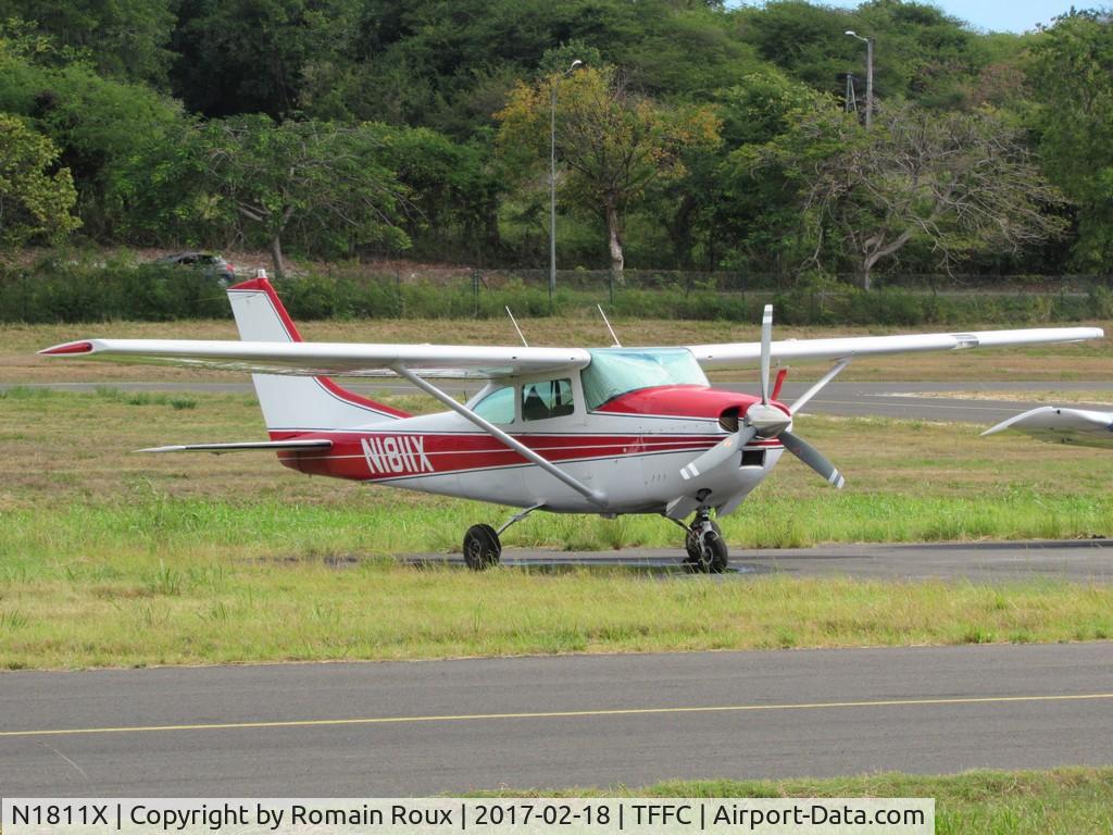 N1811X, 1964 Cessna 182H Skylane C/N 18255911, Parked