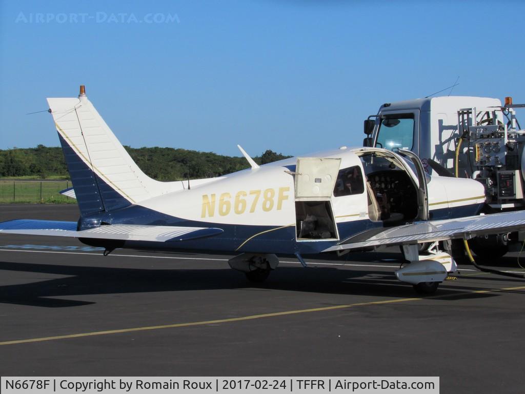 N6678F, 1976 Piper PA-28-151 Cherokee Warrior C/N 28-7715175, Parked