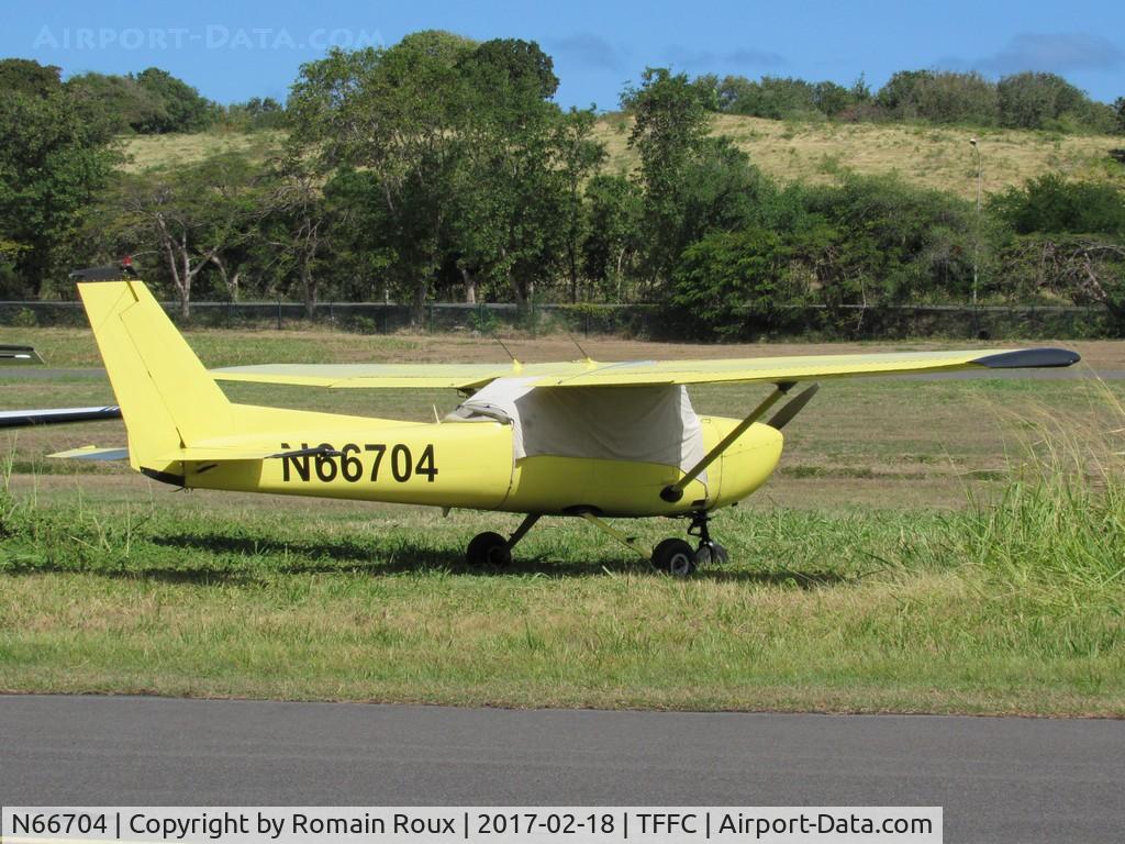N66704, 1974 Cessna 150M C/N 15076221, Parked