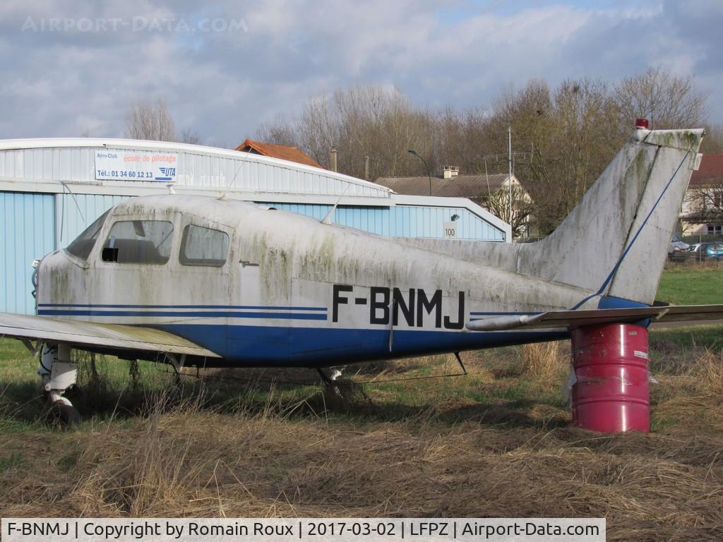 F-BNMJ, Beech A23-19 C/N MB-116, Parked