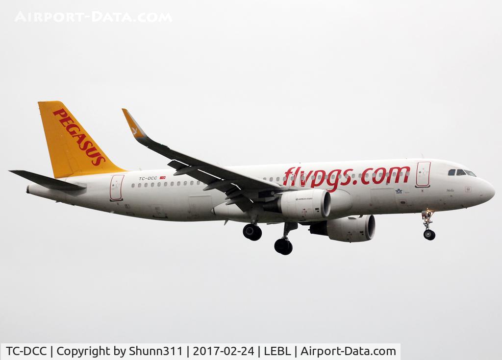 TC-DCC, 2014 Airbus A320-214 C/N 5950, Landing rwy 25R