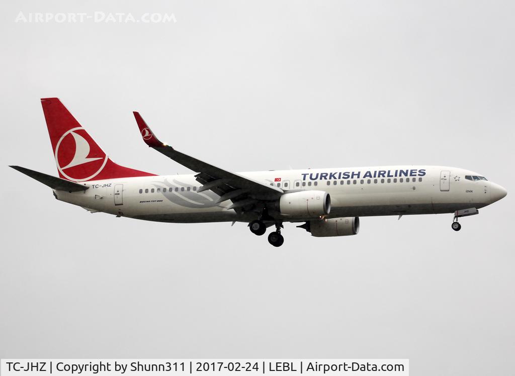 TC-JHZ, 2014 Boeing 737-8F2 C/N 42004, Landing rwy 25R
