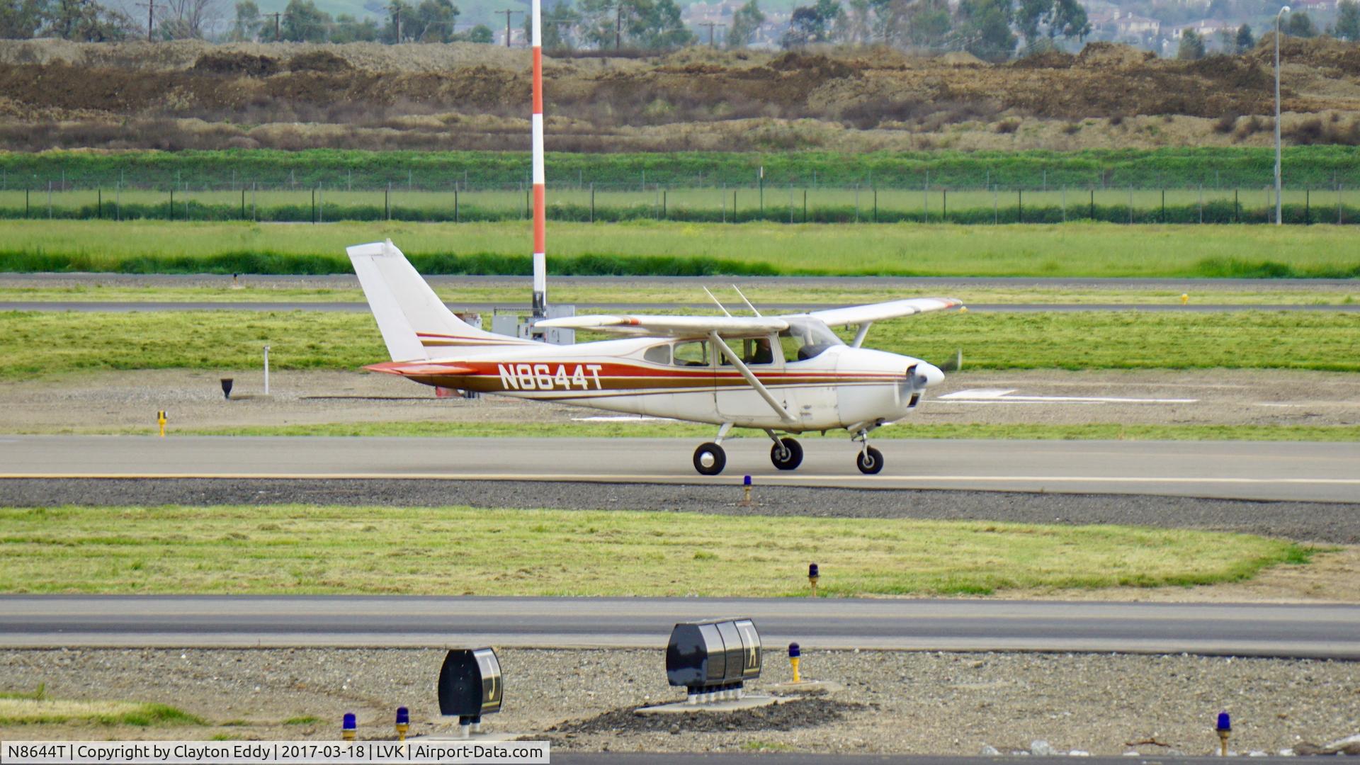 N8644T, 1960 Cessna 182C Skylane C/N 52544, Livermore Airport California 2017