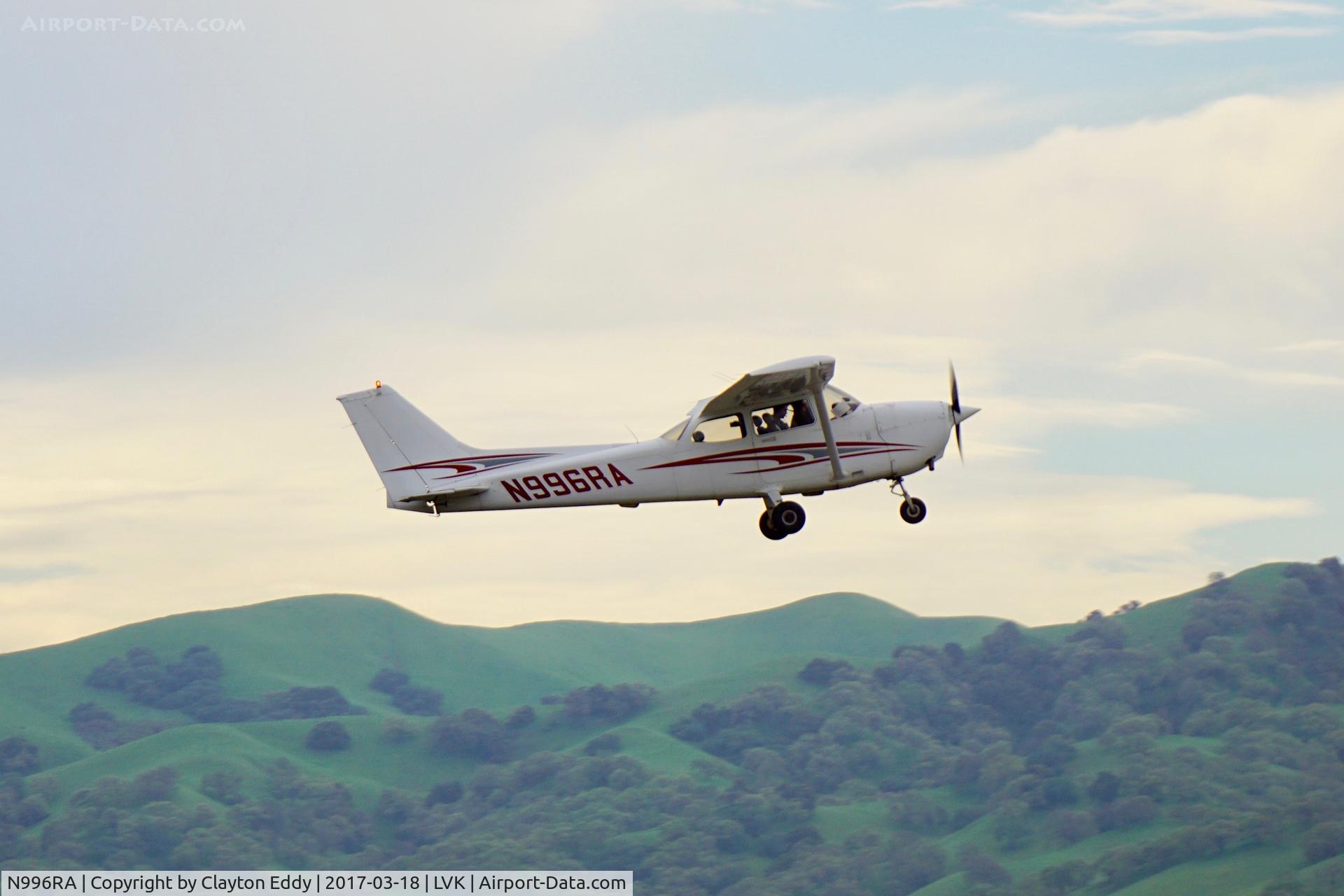 N996RA, 1998 Cessna 172R Skyhawk C/N 17280404, Livermore Airport california 2017
