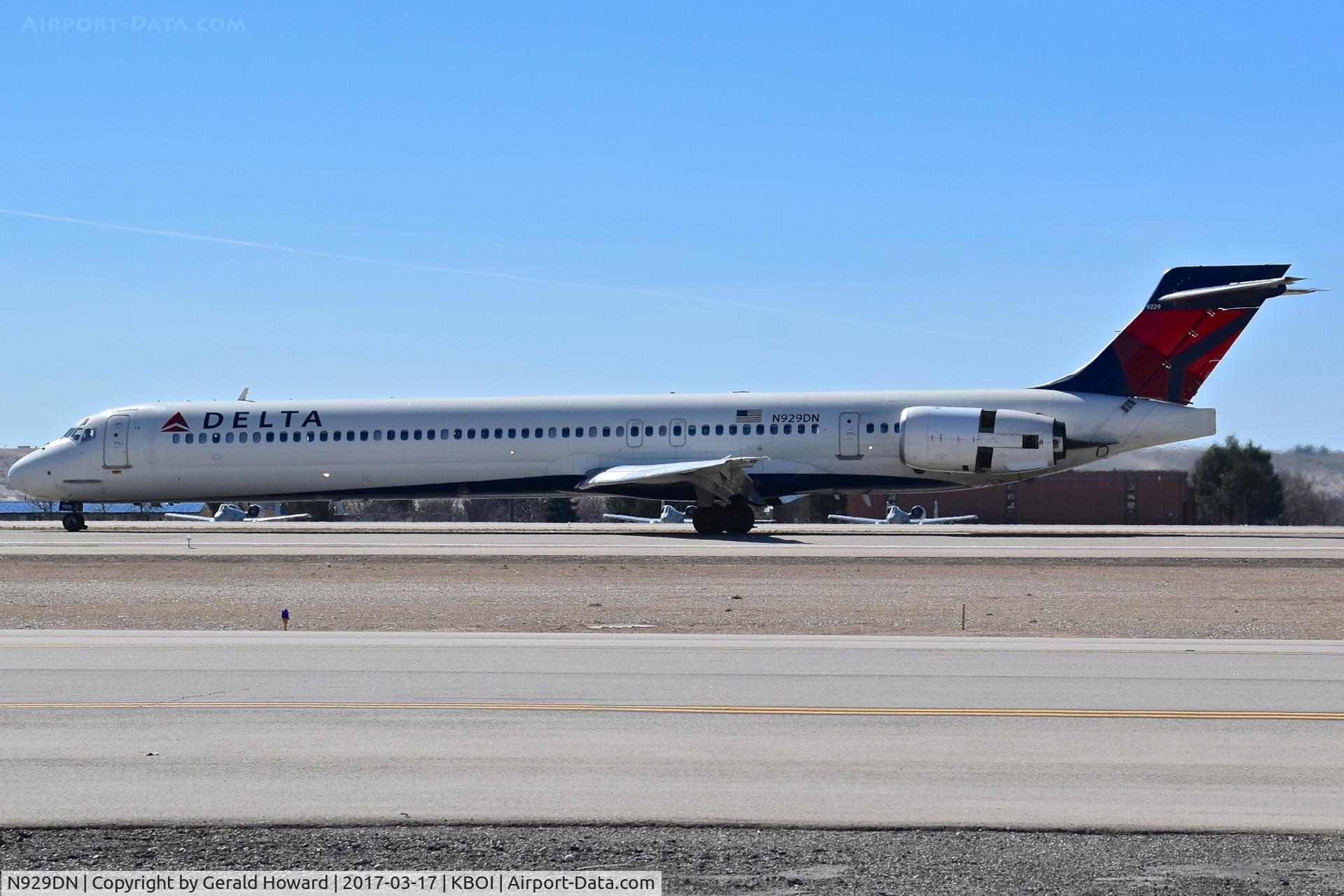 N929DN, 1996 McDonnell Douglas MD-90-30 C/N 53459, Landing roll out on RWY 10L.