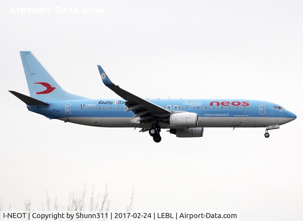 I-NEOT, 2002 Boeing 737-86N C/N 33004, Landing rwy 25R