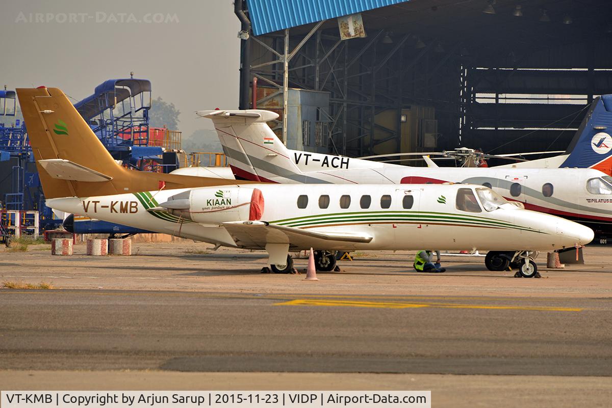 VT-KMB, Cessna Citation 550 II C/N S550-0135, On the apron at IGIA T-1.
