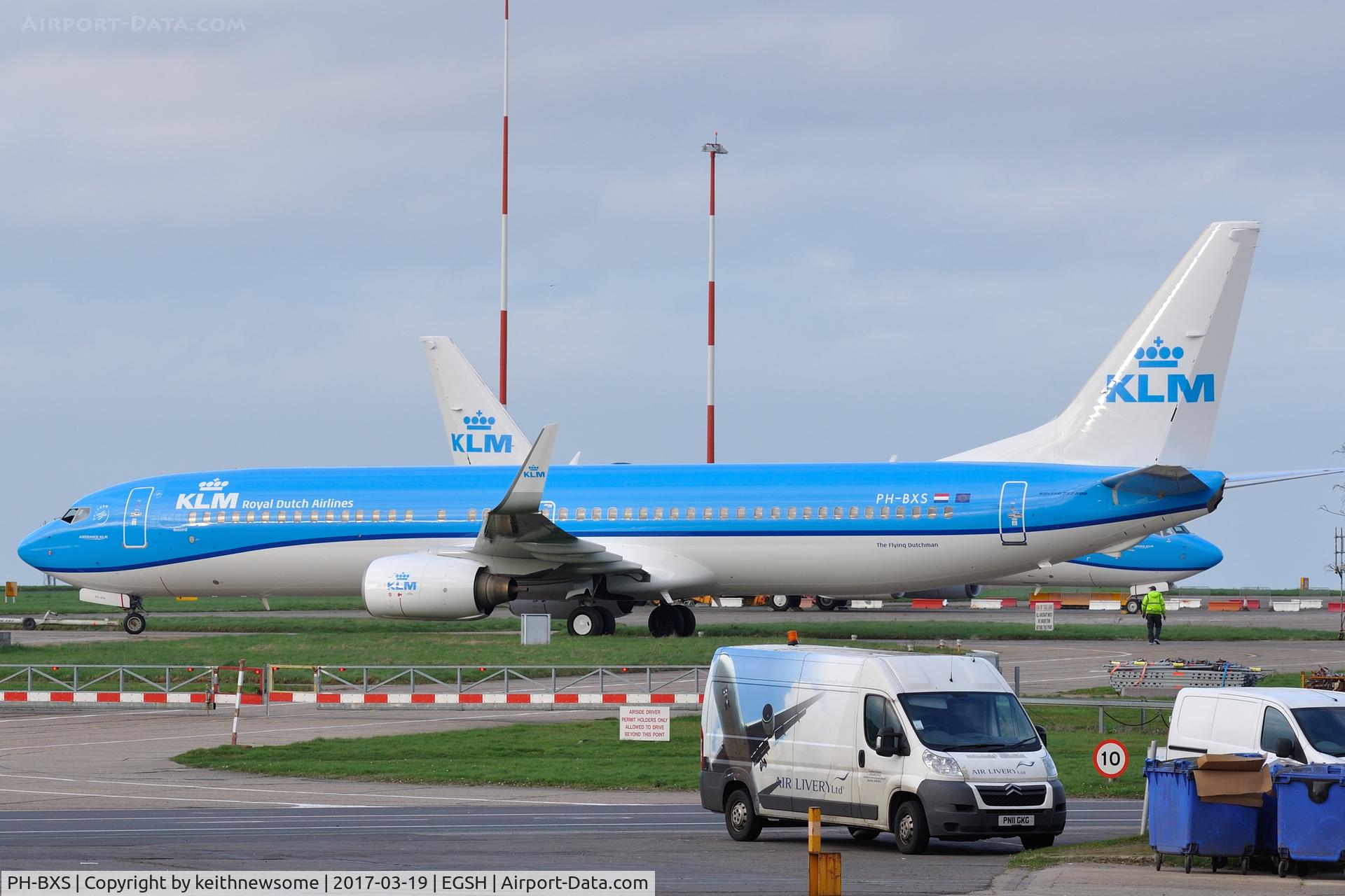 PH-BXS, 2001 Boeing 737-9K2 C/N 29602, Out of spray with later colour scheme.