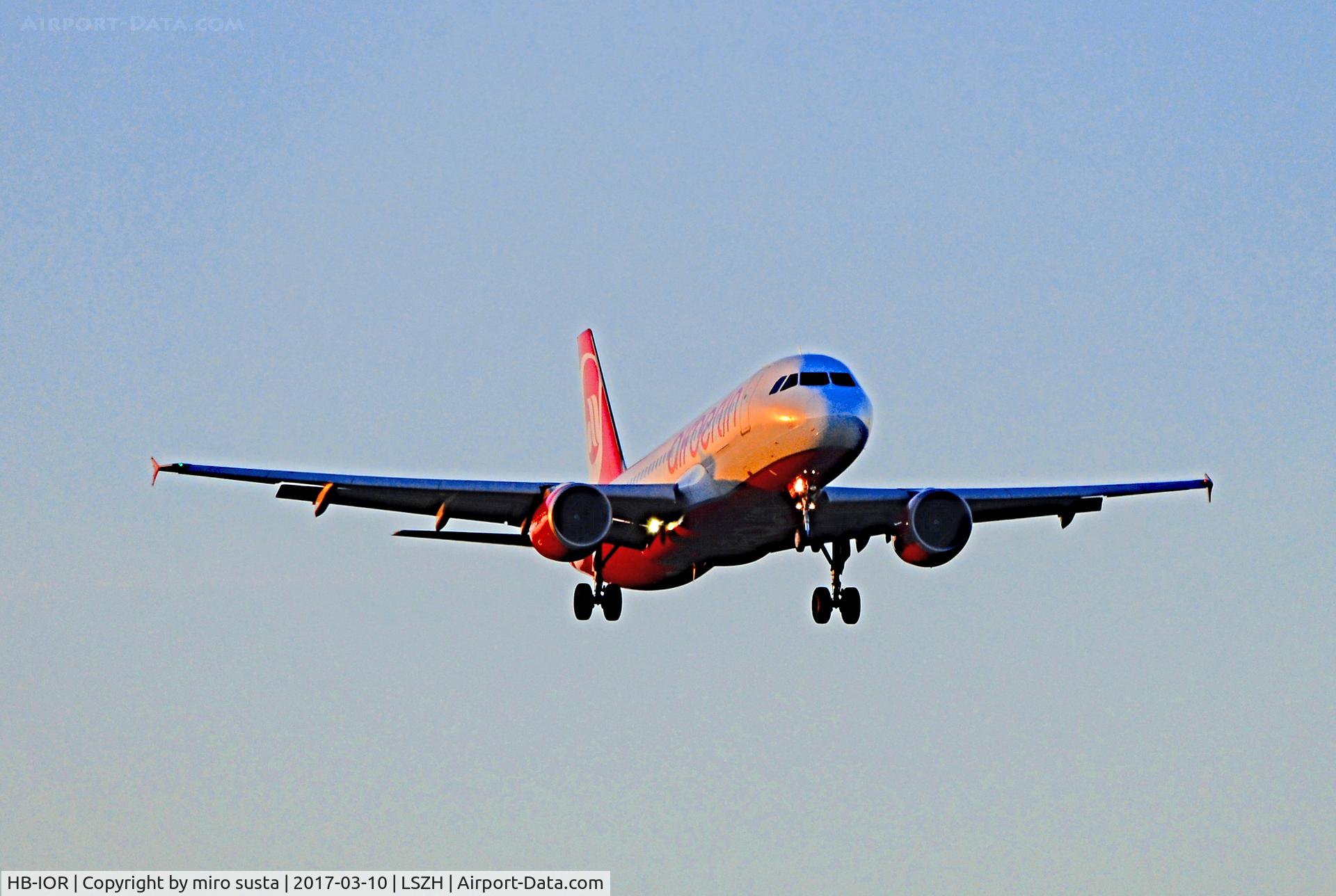 HB-IOR, 2009 Airbus A320-214 C/N 4033, Air Berlin Airbus A320-214 approaching Zurich-Kloten International Airport, Switzerland