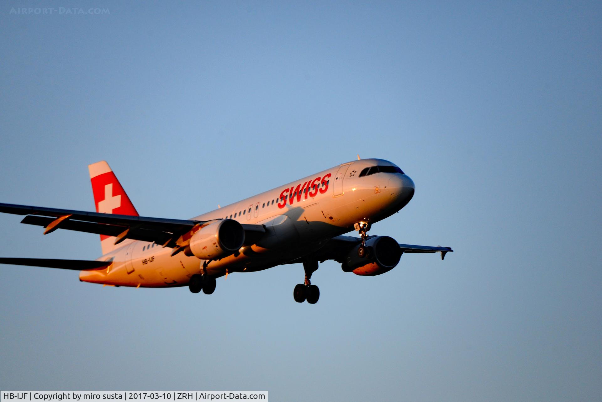 G-LCYO, 2011 Embraer 190SR (ERJ-190-100SR) C/N 19000430, Swiss International Airlines Airbus A320-214  airplane approaching Zurich-Kloten Interantional Airport, Switzerland