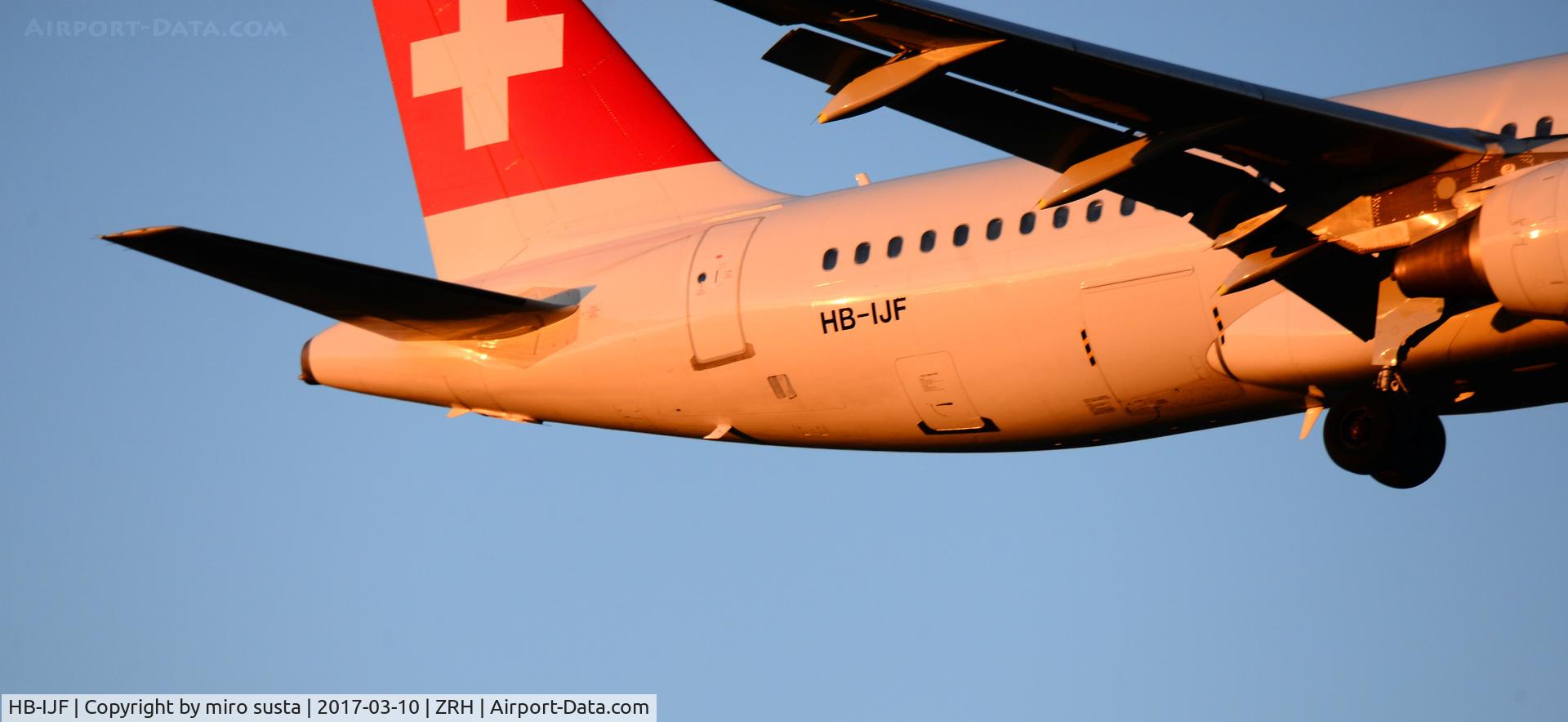 G-LCYO, 2011 Embraer 190SR (ERJ-190-100SR) C/N 19000430, Swiss International Airlines Airbus A320-214  airplane approaching Zurich-Kloten Interantional Airport, Switzerland