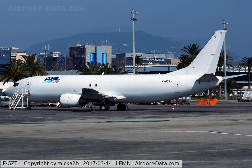 F-GZTJ, 1992 Boeing 737-4S3 C/N 25595, Parked