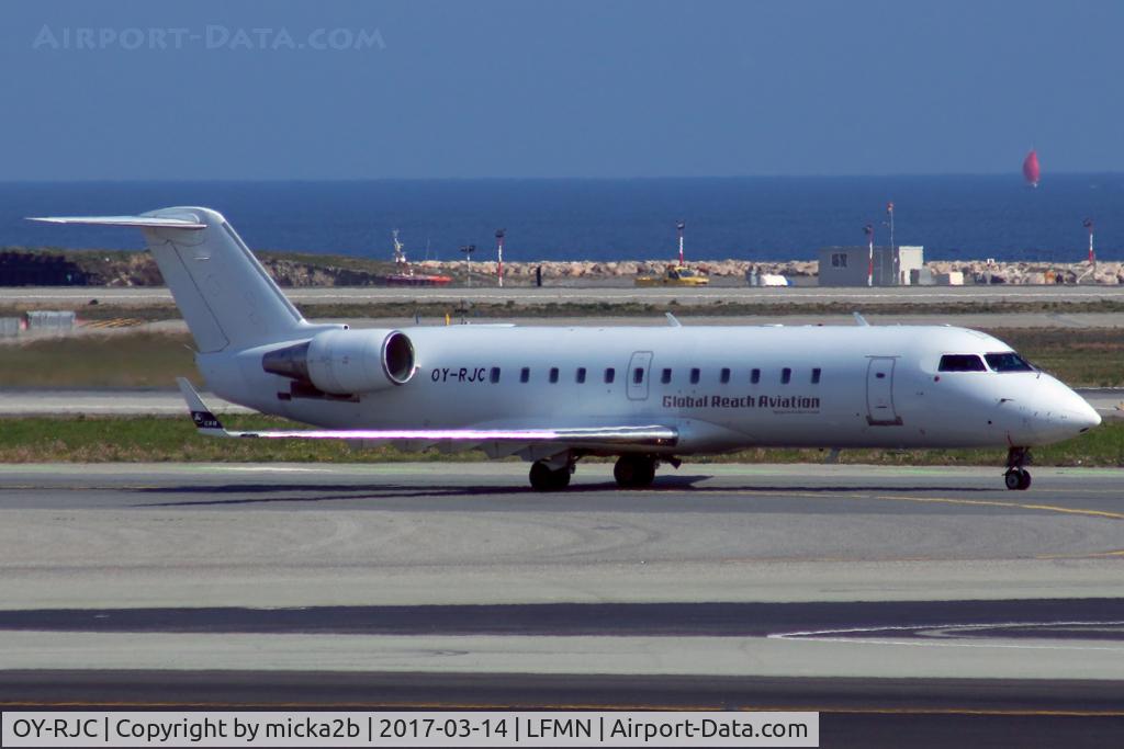 OY-RJC, 1993 Canadair CRJ-100LR (CL-600-2B19) C/N 7015, Taxiing