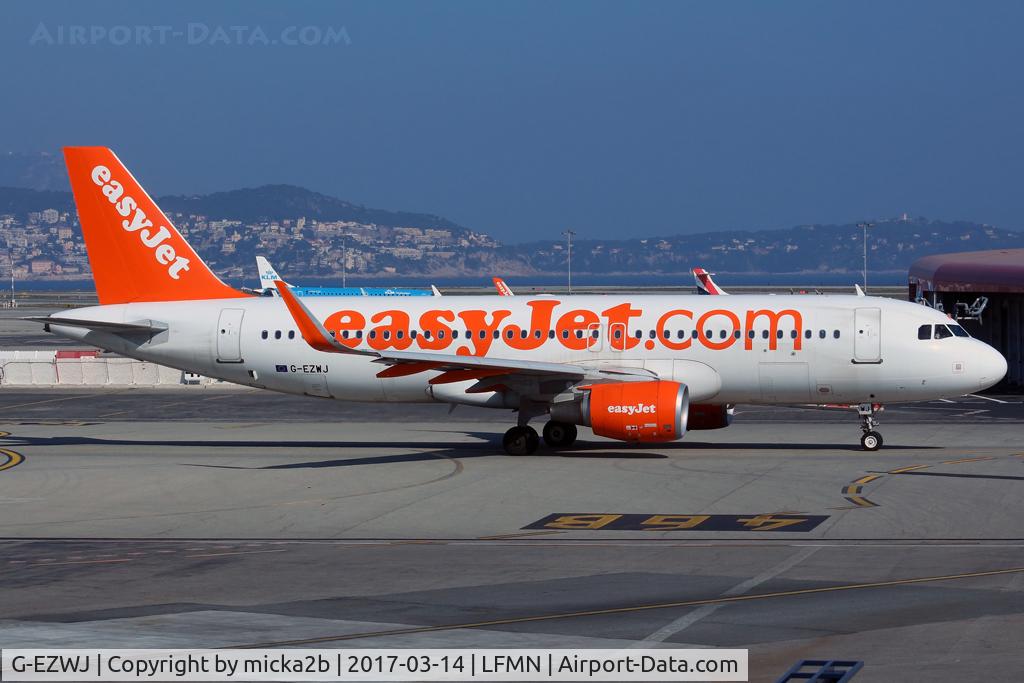 G-EZWJ, 2013 Airbus A320-214 C/N 5638, Taxiing